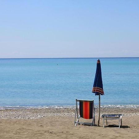 Affittacamere A Due Passi Dal Mare مارينا دي سيسينا المظهر الخارجي الصورة