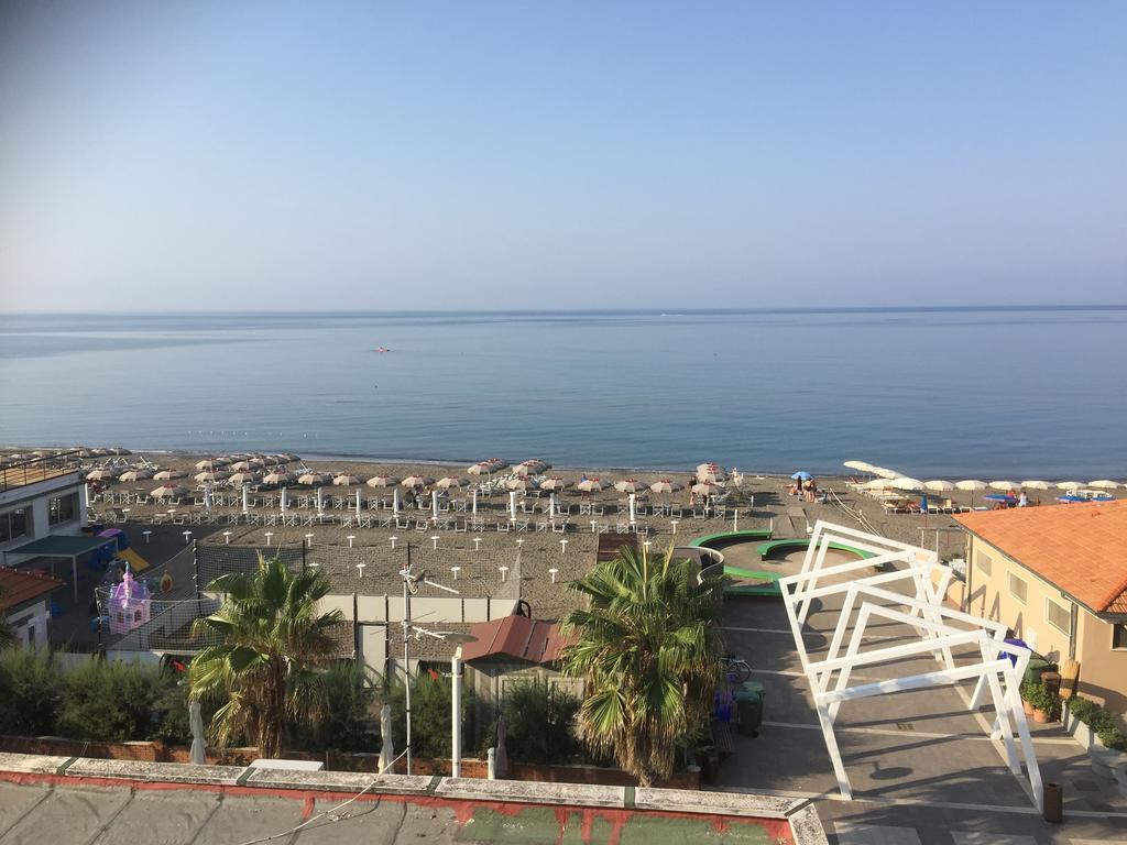 Affittacamere A Due Passi Dal Mare مارينا دي سيسينا المظهر الخارجي الصورة